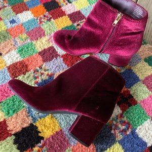 Fuschia Velvet Zip-up Booties size US 10
